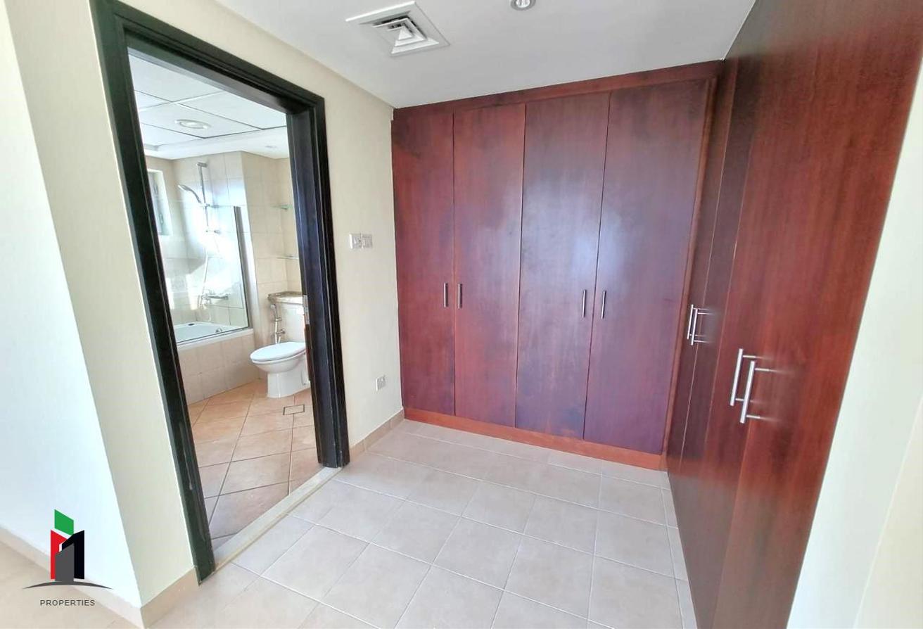 Chiller Free l Upgraded l Vacant l Spacious Layout photo 8