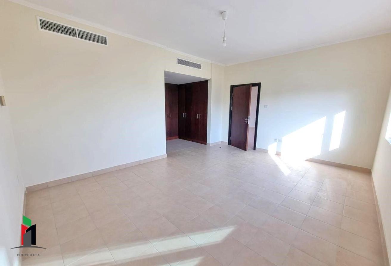 Chiller Free l Upgraded l Vacant l Spacious Layout photo 9