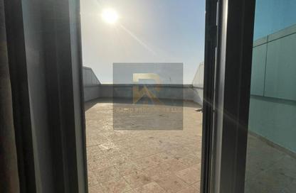 شقة - غرفة نوم - 2 حمامات للبيع في مساكن كورنيش عجمان - طريق كورنيش عجمان - عجمان