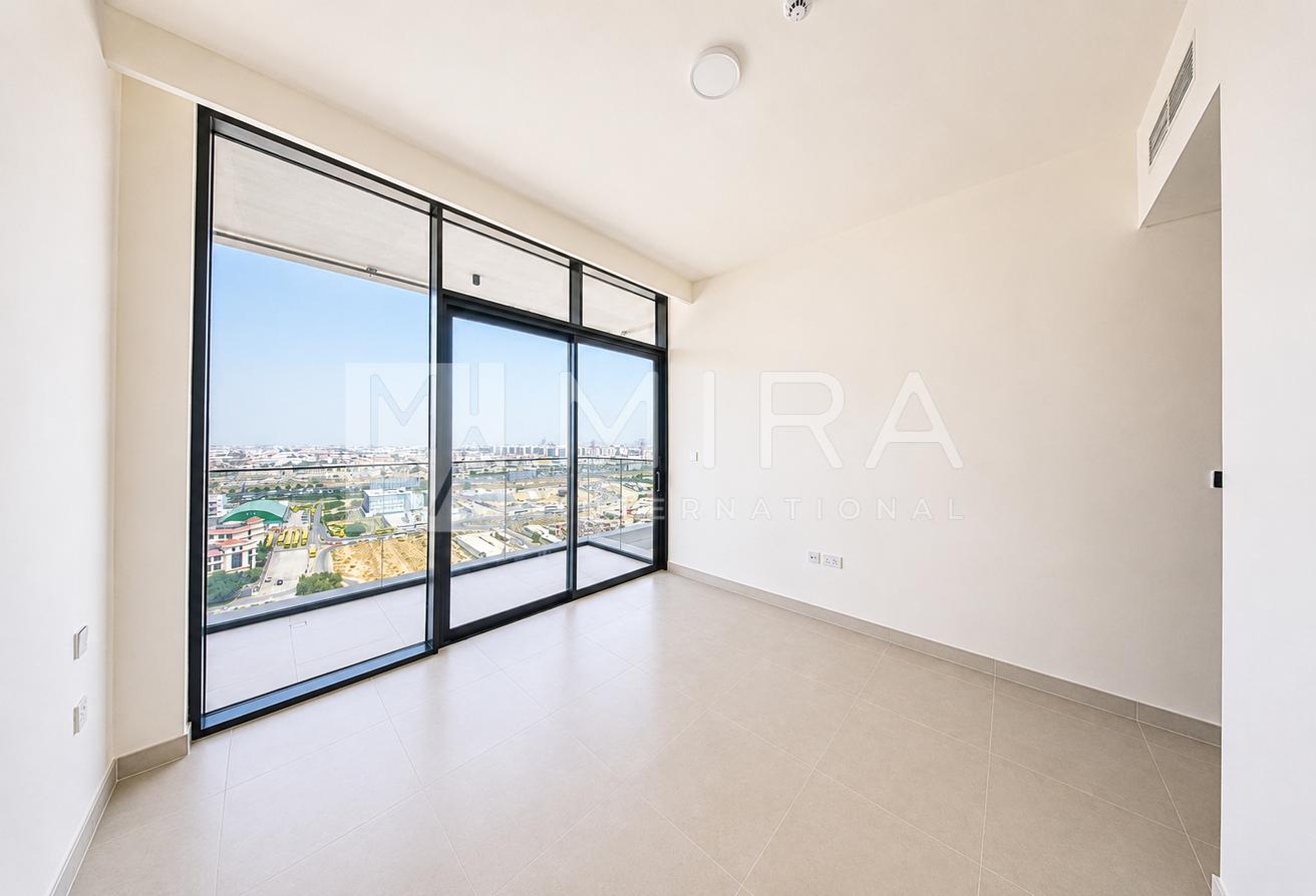 Highest Floor | Semi Furnished | Chiller-Free photo 7
