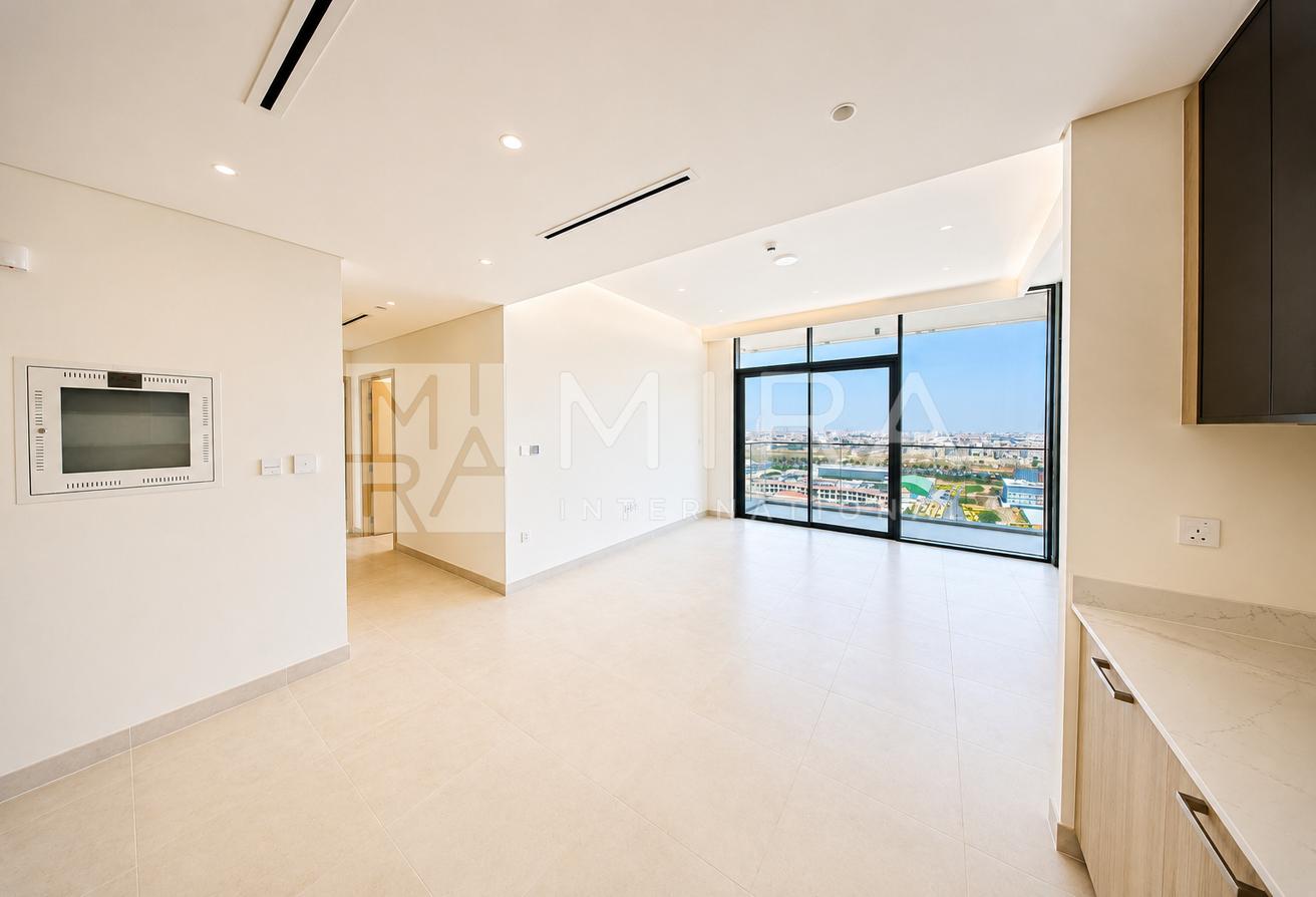 Highest Floor | Semi Furnished | Chiller-Free photo 2