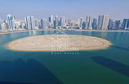 Apartment - 3 Bedrooms - 4 Bathrooms for sale in Al Khan - Sharjah