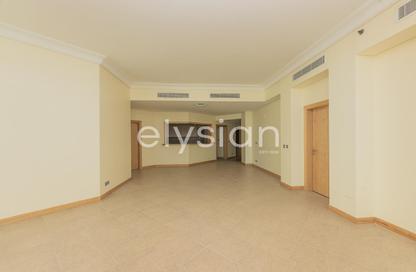 Apartment - 3 Bedrooms - 4 Bathrooms for sale in Al Tamr - Shoreline Apartments - Palm Jumeirah - Dubai