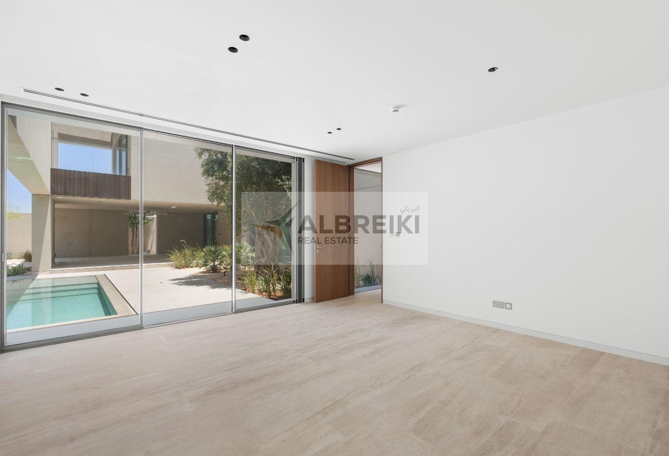 Brand New 5 BR| Iconic Design| Luminous Interior photo 13