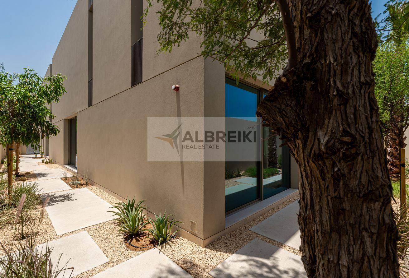 Brand New 5 BR| Iconic Design| Luminous Interior photo 24