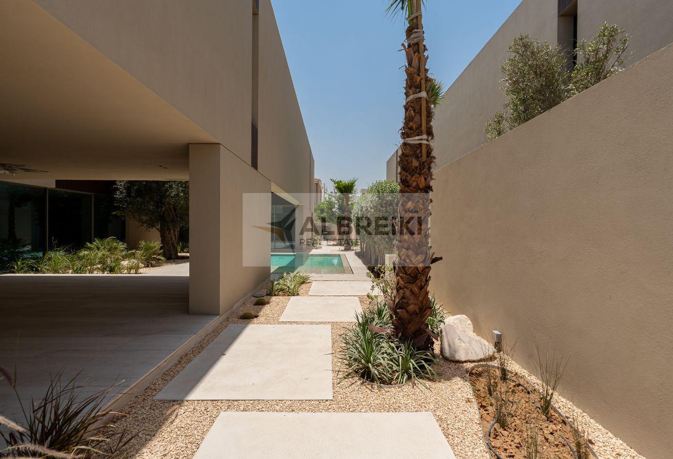 Brand New 5 BR| Iconic Design| Luminous Interior photo 21