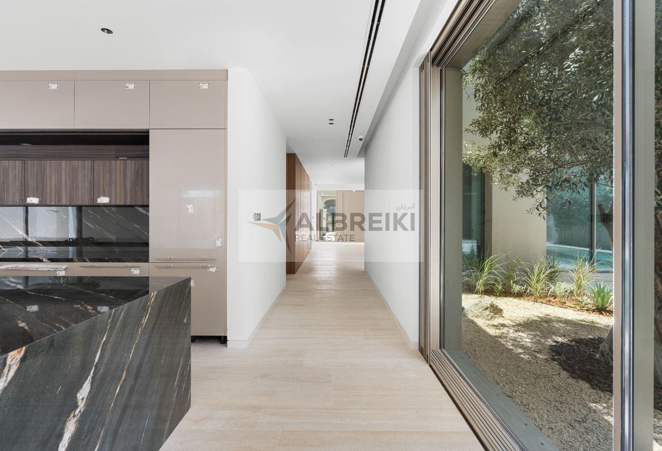 Brand New 5 BR| Iconic Design| Luminous Interior photo 14