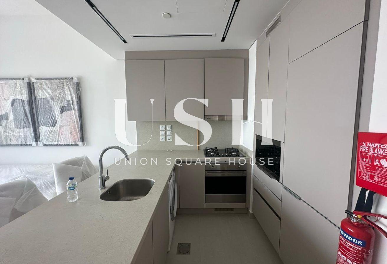 Available from 24th Sept | High Floor | Canal View photo 5