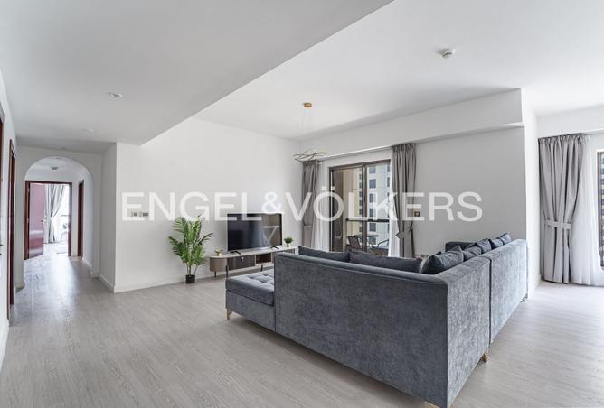 High Floor I Furnished I Vacant photo 3
