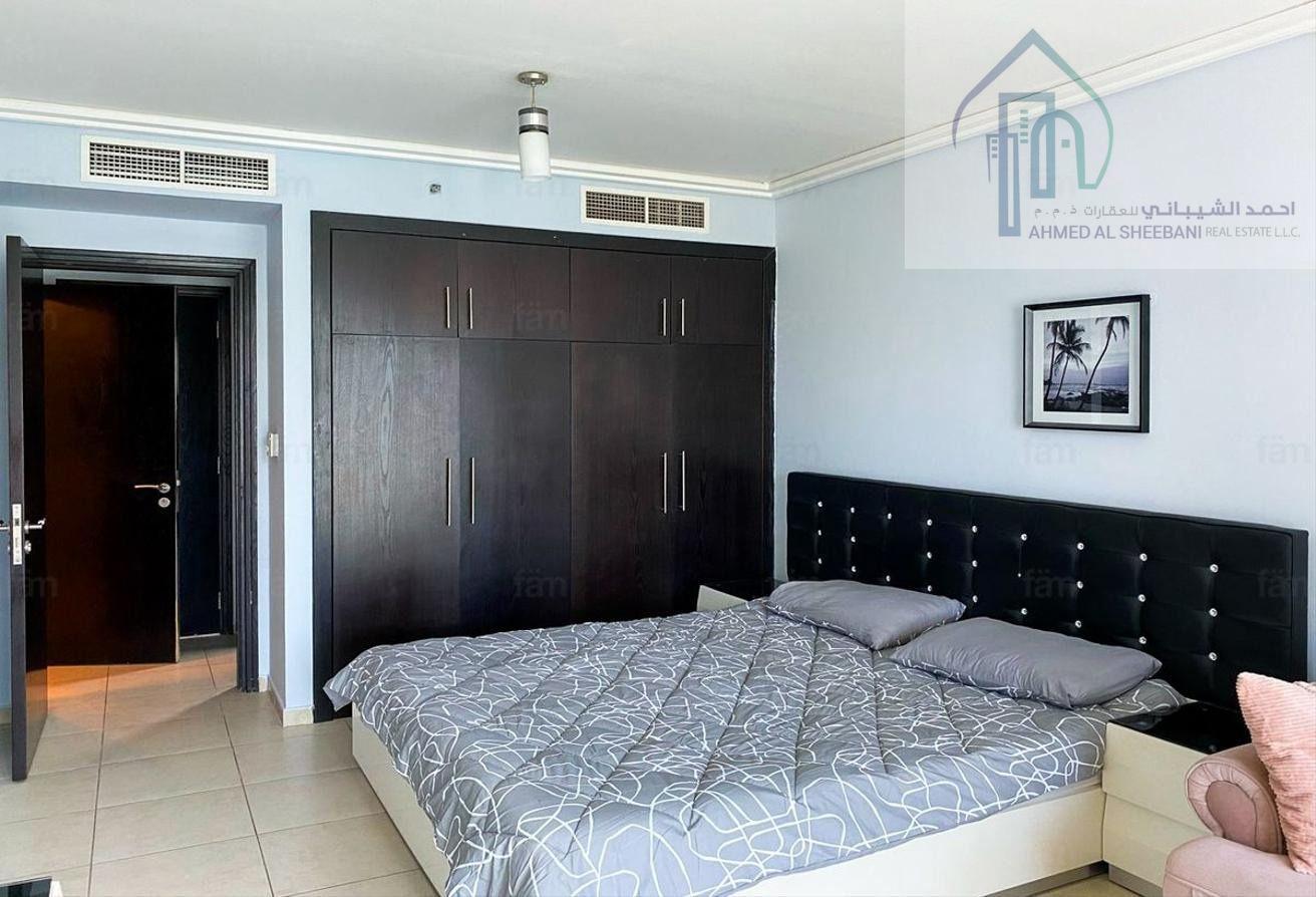 Spacious | Close To Metro |Vacant | Furnished photo 6