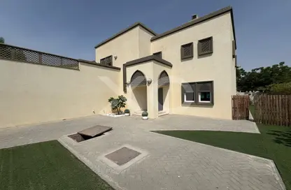 Villa - 3 Bedrooms - 4 Bathrooms for rent in District 8 - Jumeirah Park - Dubai