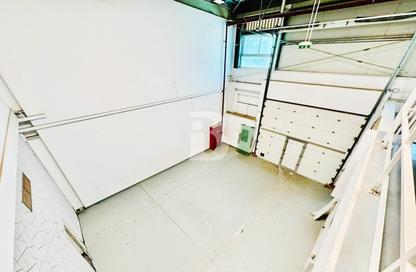 Warehouse - Studio for rent in Phase 2 - Dubai Investment Park (DIP) - Dubai