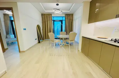 شقة - غرفة نوم - 2 حمامات للايجار في فرهاد عزيزي ريزيدنس - الجداف - دبي