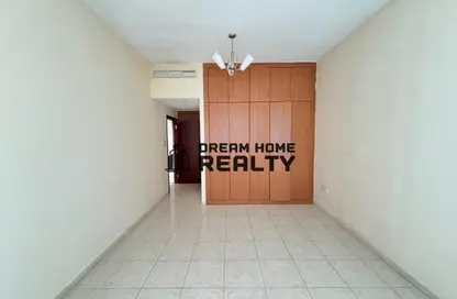 شقة - 2 غرف نوم - 2 حمامات للايجار في برج منازل 5 - شارع التعاون - التعاون - الشارقة