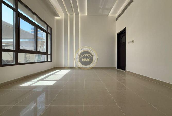استوديو للإيجار في أبوظبي بمساحة 520 قدم مربع