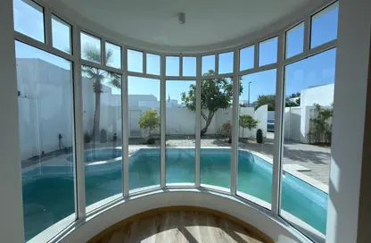 Villa - 5 Bedrooms - 6 Bathrooms for rent in Jumeirah 1 Villas - Jumeirah 1 - Jumeirah - Dubai