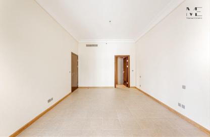 Apartment - 3 Bedrooms - 4 Bathrooms for rent in Al Tamr - Shoreline Apartments - Palm Jumeirah - Dubai