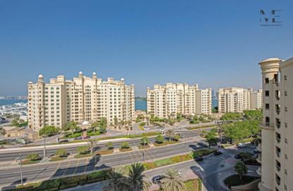 Apartment - 3 Bedrooms - 4 Bathrooms for rent in Al Tamr - Shoreline Apartments - Palm Jumeirah - Dubai