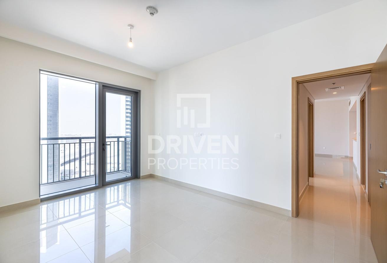 Mid Floor | Vacant Unit | Swimming Pool View photo 9