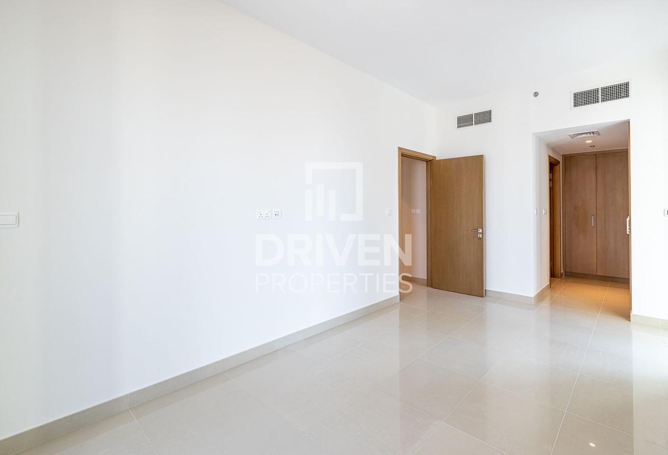 Mid Floor | Vacant Unit | Swimming Pool View photo 5