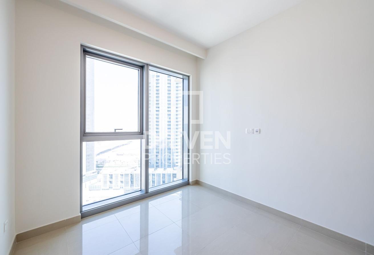 Mid Floor | Vacant Unit | Swimming Pool View photo 8