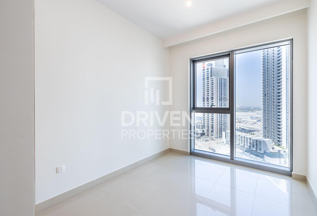 Mid Floor | Vacant Unit | Swimming Pool View photo 4