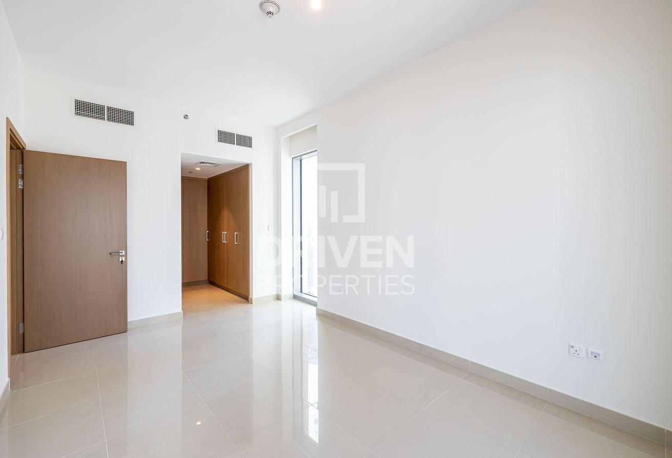 Mid Floor | Vacant Unit | Swimming Pool View photo 7