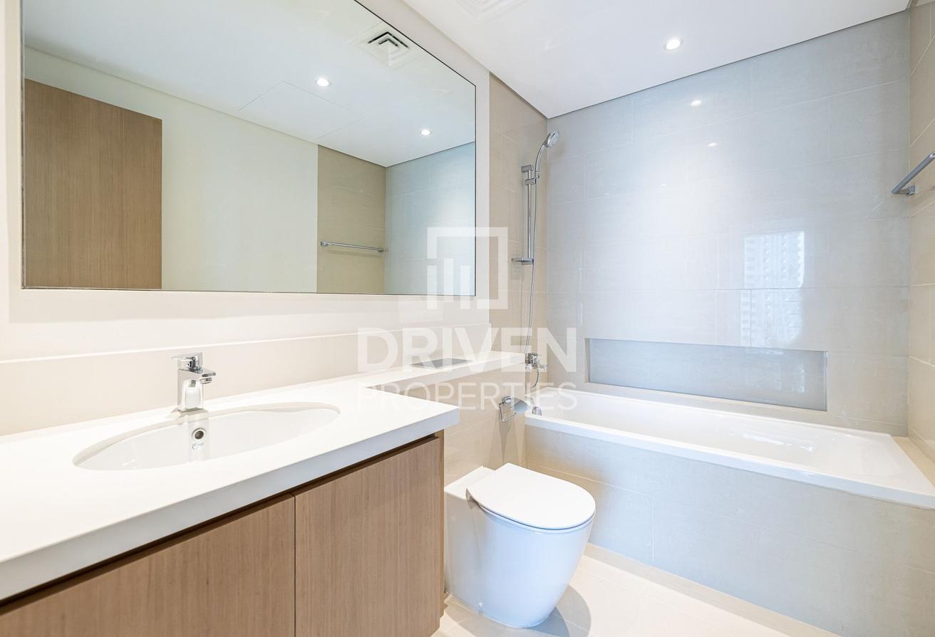 Mid Floor | Vacant Unit | Swimming Pool View photo 12