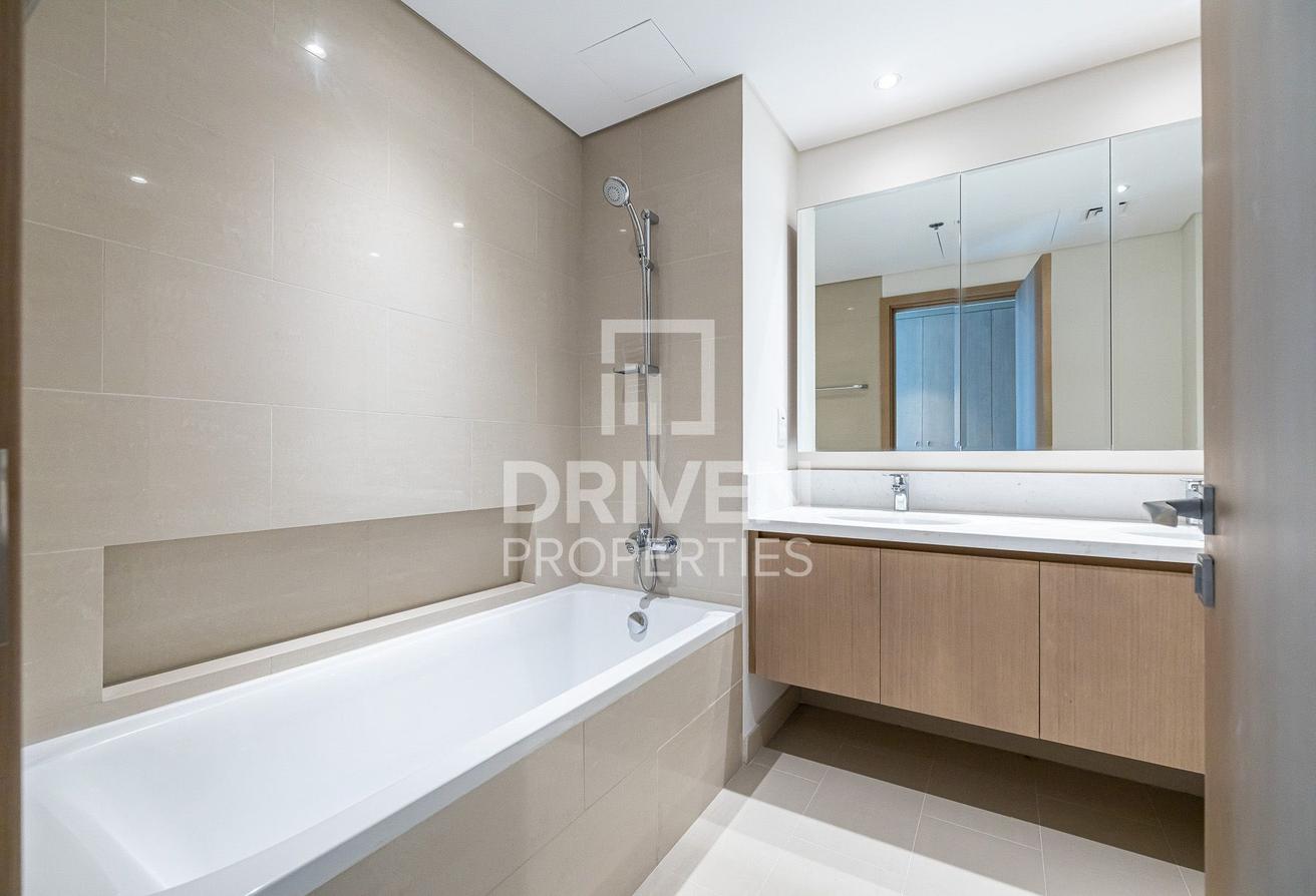 Mid Floor | Vacant Unit | Swimming Pool View photo 11