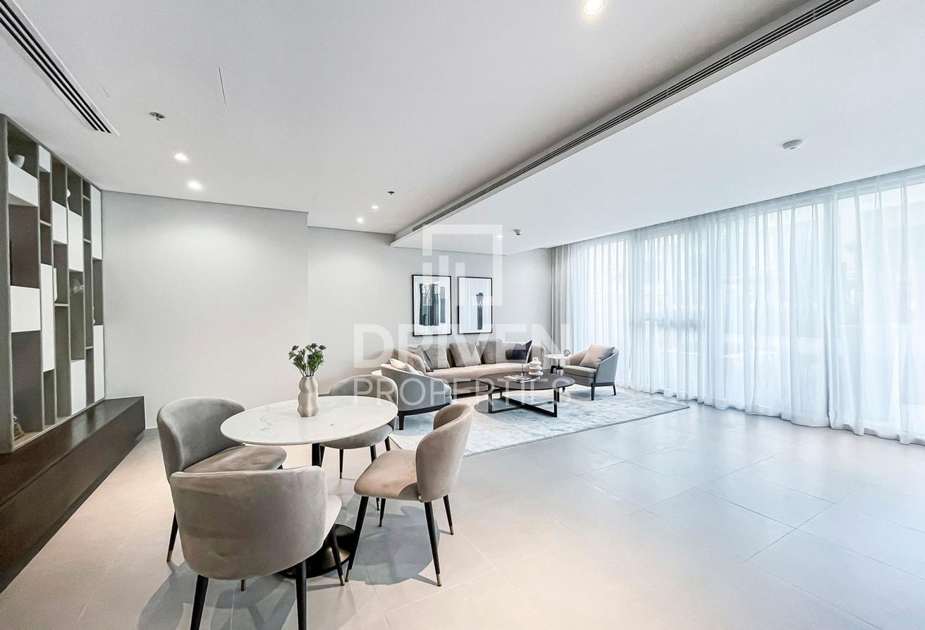 Mid Floor | Vacant Unit | Swimming Pool View photo 17