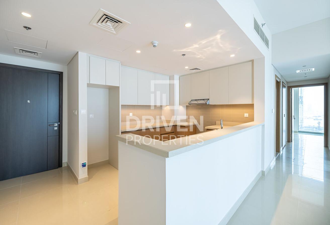 Mid Floor | Vacant Unit | Swimming Pool View photo 10