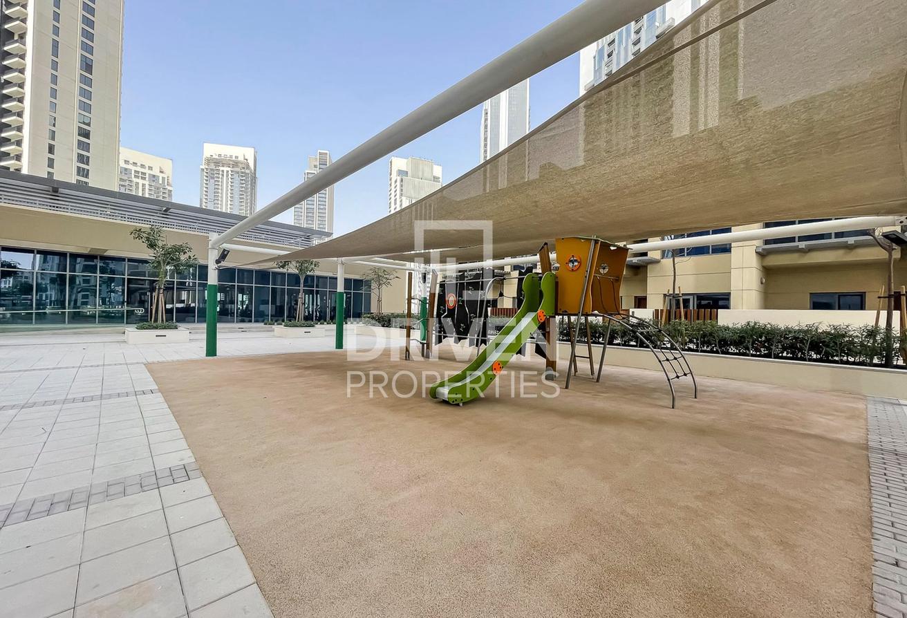 Mid Floor | Vacant Unit | Swimming Pool View photo 16