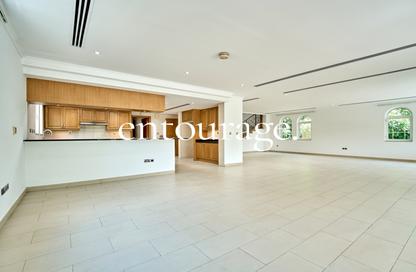 Villa - 4 Bedrooms - 5 Bathrooms for rent in District 4 - Jumeirah Park - Dubai