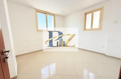Apartment - 2 - 2 for rent in Muwailih Building - Muwaileh - Sharjah
