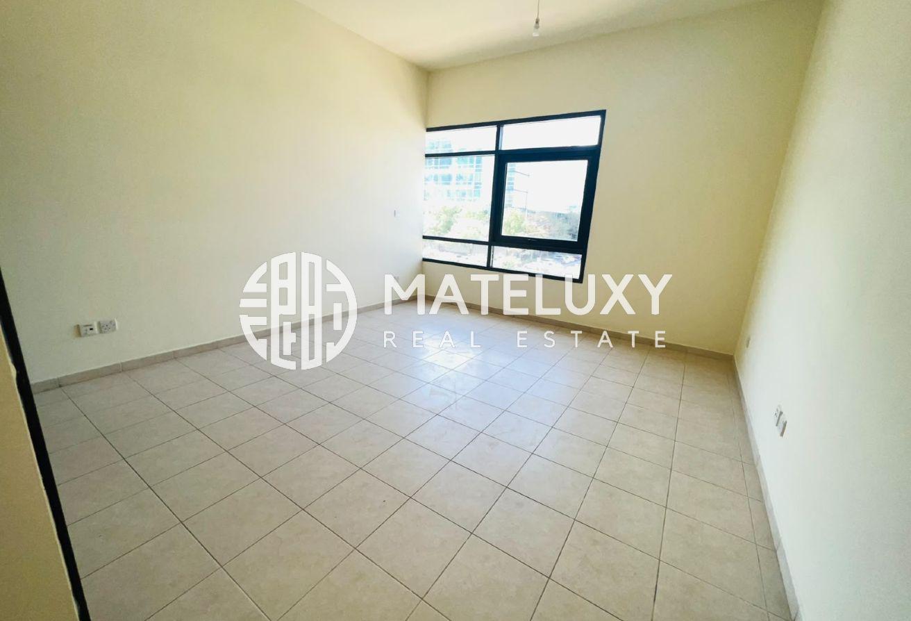 2BHK Unfurnished |Vacant Now | Spacious Layout photo 4
