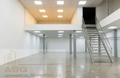 Warehouse - Studio - 1 Bathroom for rent in Umm Ramool - Dubai