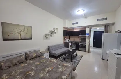Apartment - 1 Bathroom for rent in Silicon Gates 4 - Silicon Gates - Dubai Silicon Oasis - Dubai