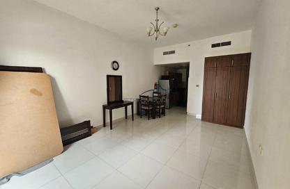 شقة - 1 حمام للايجار في مساكن النخبة رقم 6 - مساكن النخبة الرياضية - مدينة دبي الرياضية - دبي