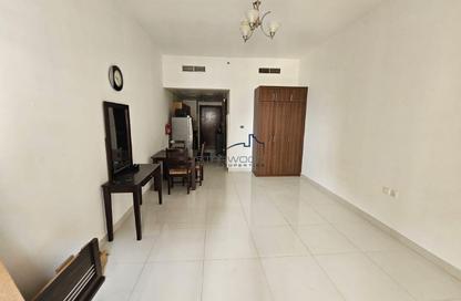 شقة - 1 حمام للايجار في مساكن النخبة رقم 6 - مساكن النخبة الرياضية - مدينة دبي الرياضية - دبي