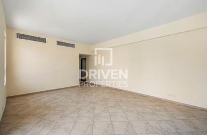 Apartment - 3 Bedrooms - 4 Bathrooms for sale in Abbey Crescent 1 - Abbey Crescent - Motor City - Dubai