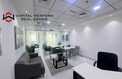 مكتب - استوديو للايجار في B2B  برج - الخليج التجاري - دبي