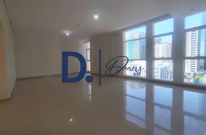 Apartment - 3 Bedrooms - 4 Bathrooms for rent in United Square - Al Khalidiya - Abu Dhabi