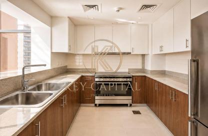Apartment - 3 - 4 for rent in Boulevard Crescent Tower 1 - BLVD Crescent - Downtown Dubai - Dubai