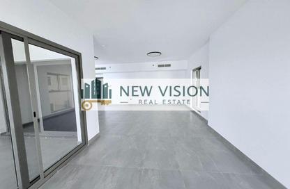 Apartment - 3 - 4 for rent in Blue Tower - Al Majaz 3 - Al Majaz - Sharjah