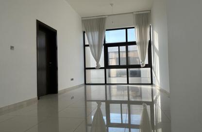 Villa - 5 - 6 for rent in Longview - Damac Hills - Dubai Villa - 5 - 6 for rent in Longview - Damac Hills - Dubai
