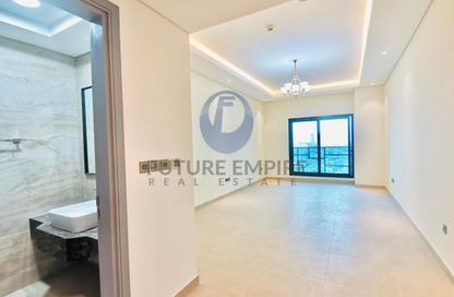Apartment - 1 Bedroom - 2 Bathrooms for rent in Al Hudaiba Mall - Al Hudaiba - Bur Dubai - Dubai