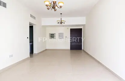 شقة - 2 غرف نوم - 3 حمامات للايجار في غلوبال غولف ريزيدنس 2 - مدينة دبي الرياضية - دبي