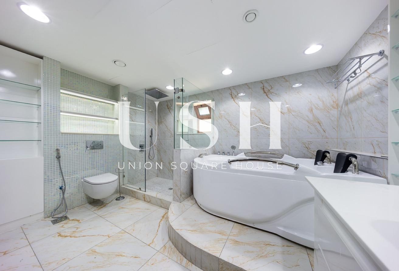 Upgraded Villa | 5BR Villa | Big Plot photo 12