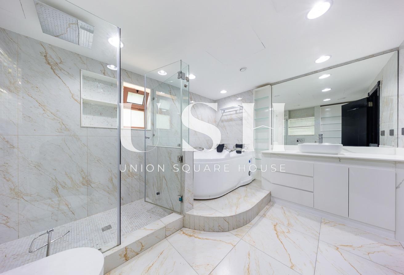 Upgraded Villa | 5BR Villa | Big Plot photo 11