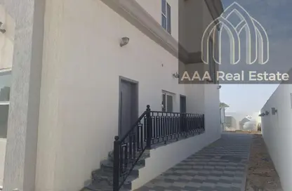 Villa - 4 Bedrooms - 5 Bathrooms for rent in Al Aweer 1 - Al Aweer - Dubai